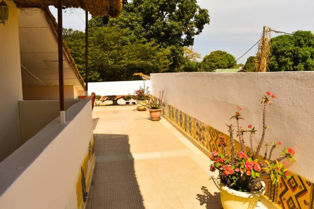 Casa Hotel Sinkiling Gambia Serrekunda Exterior foto